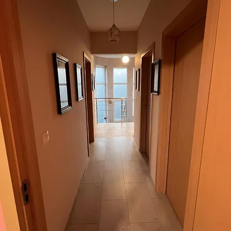 Euro House * Μπουργκάς