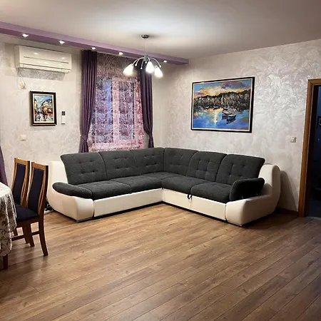 Euro House * Μπουργκάς